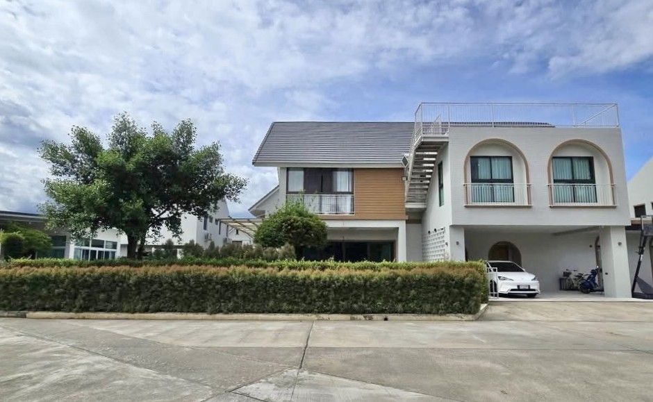 5 Bedroom House For Sale in Nong Khwai, Hang Dong, Chiang Mai - Image 2