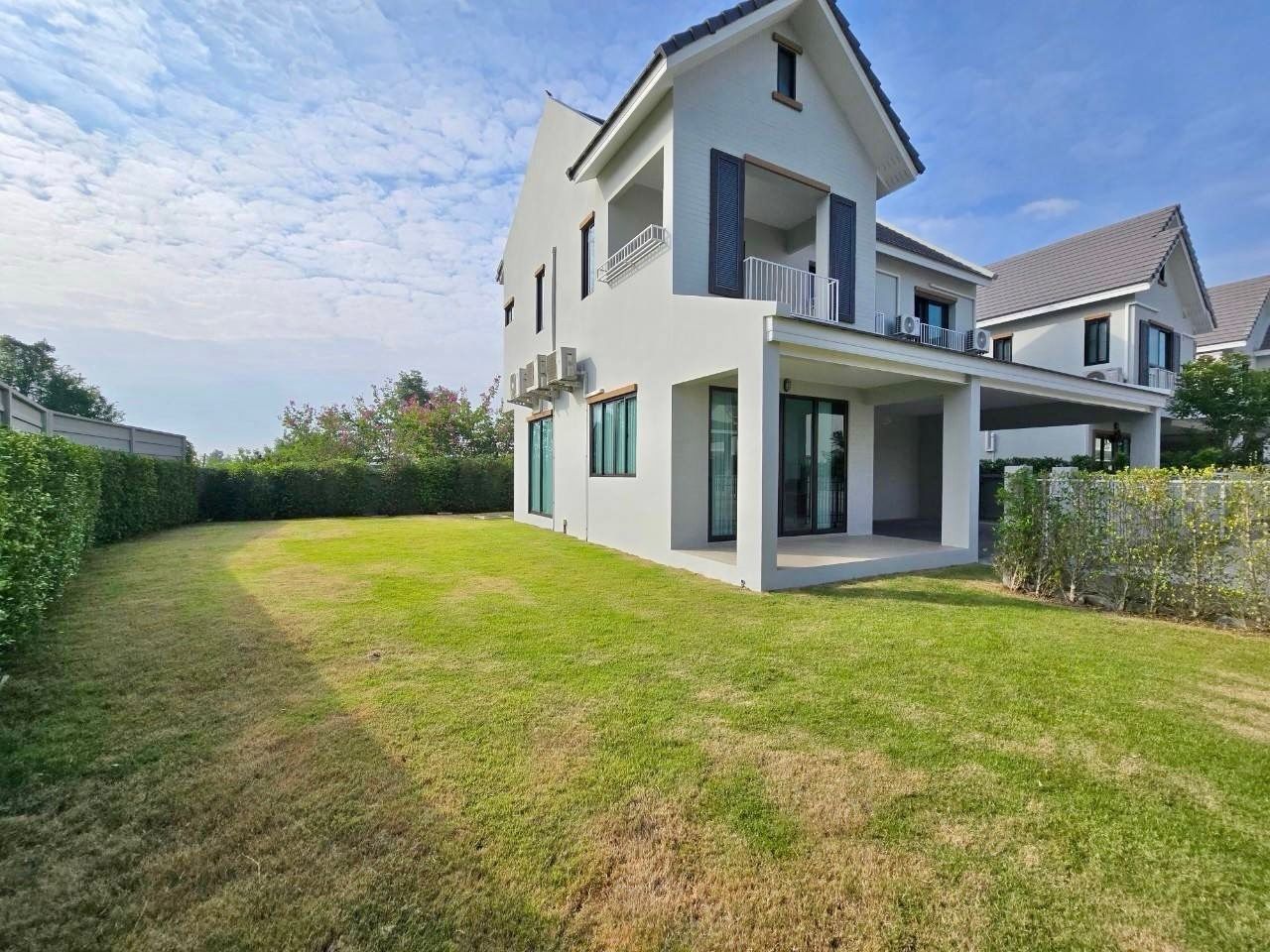 Graceland Family Residences - Image 2