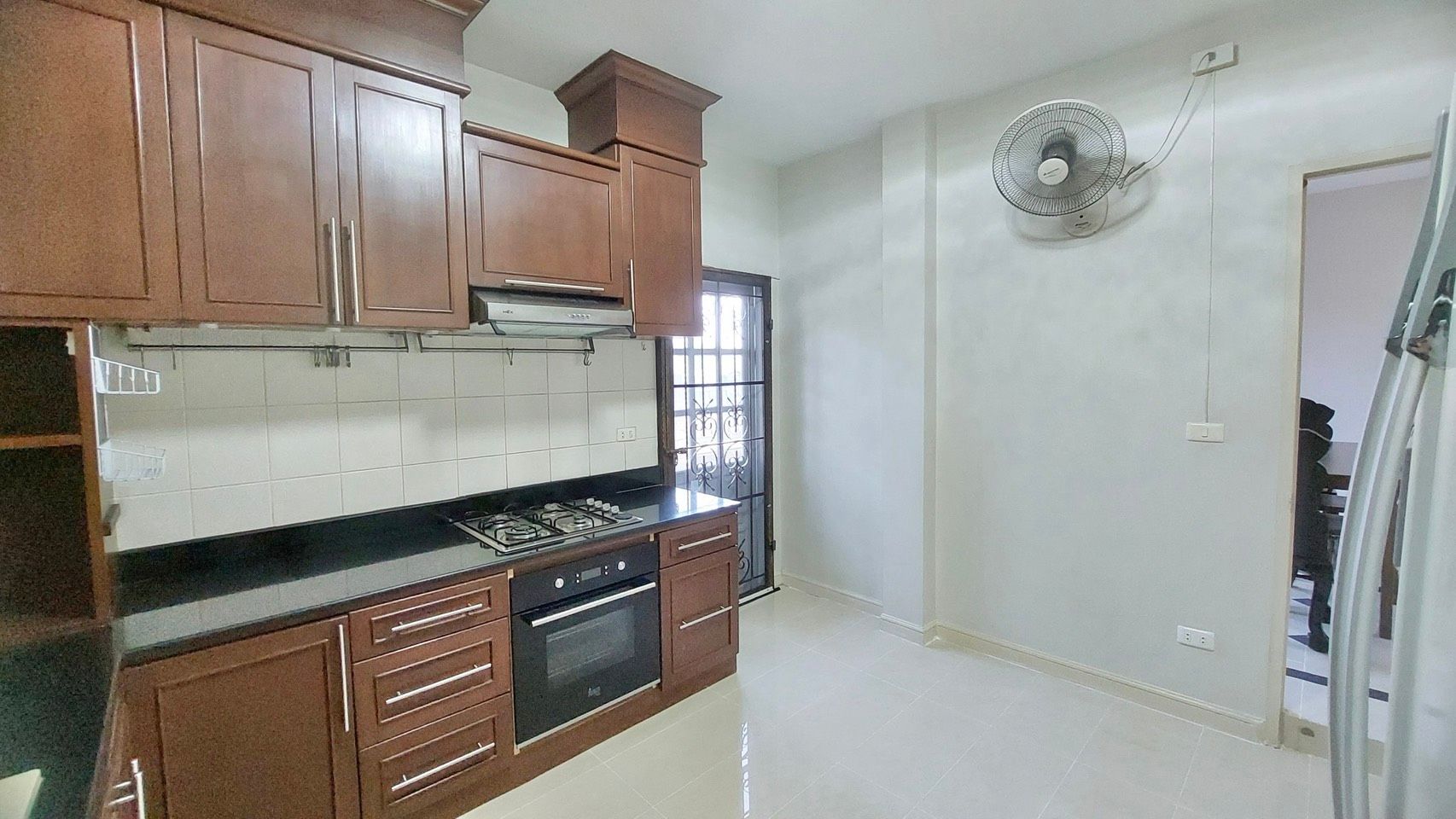 4 卧室 独立房屋 出租 在  - Image 6