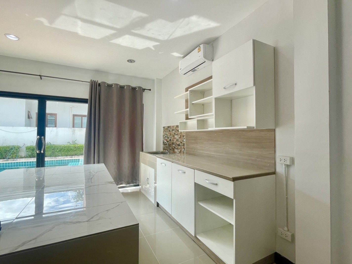 4 卧室 独立房屋 出租 在  - Image 6