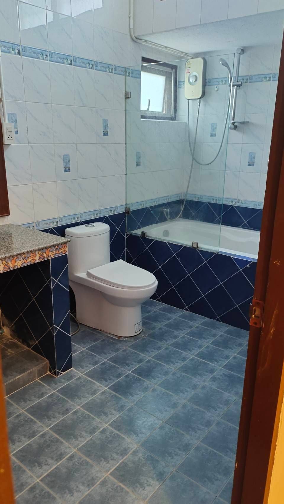 4 卧室 独立房屋 出租 在  - Image 5