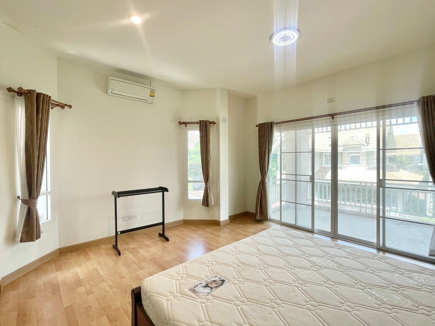 3 卧室 独立房屋 出租 在  - Image 12