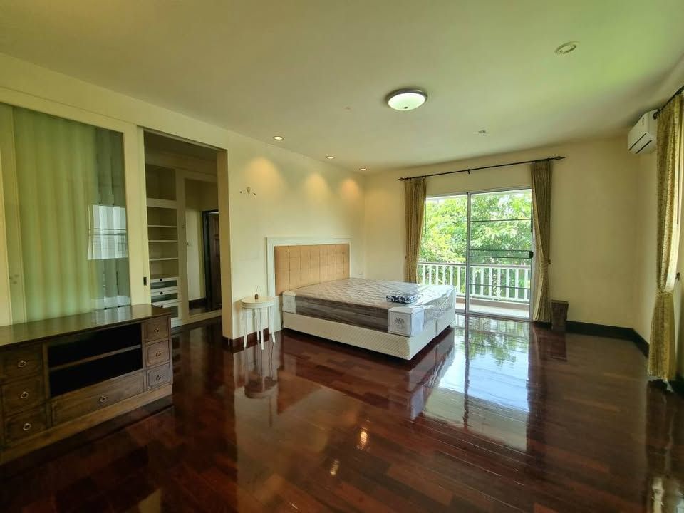 5 卧室 独立房屋 出租 在  - Image 9