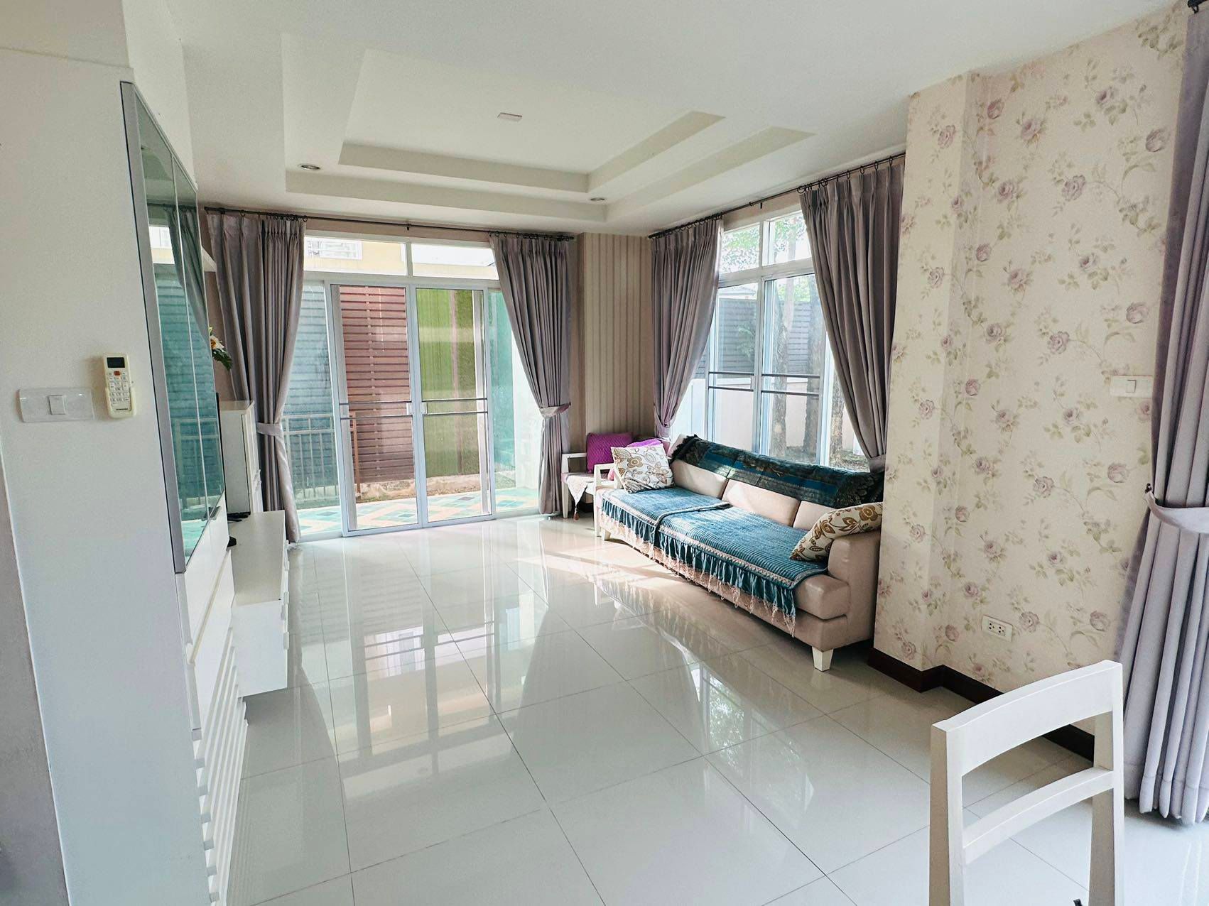 3 卧室 独立房屋 出售 在  - Image 2