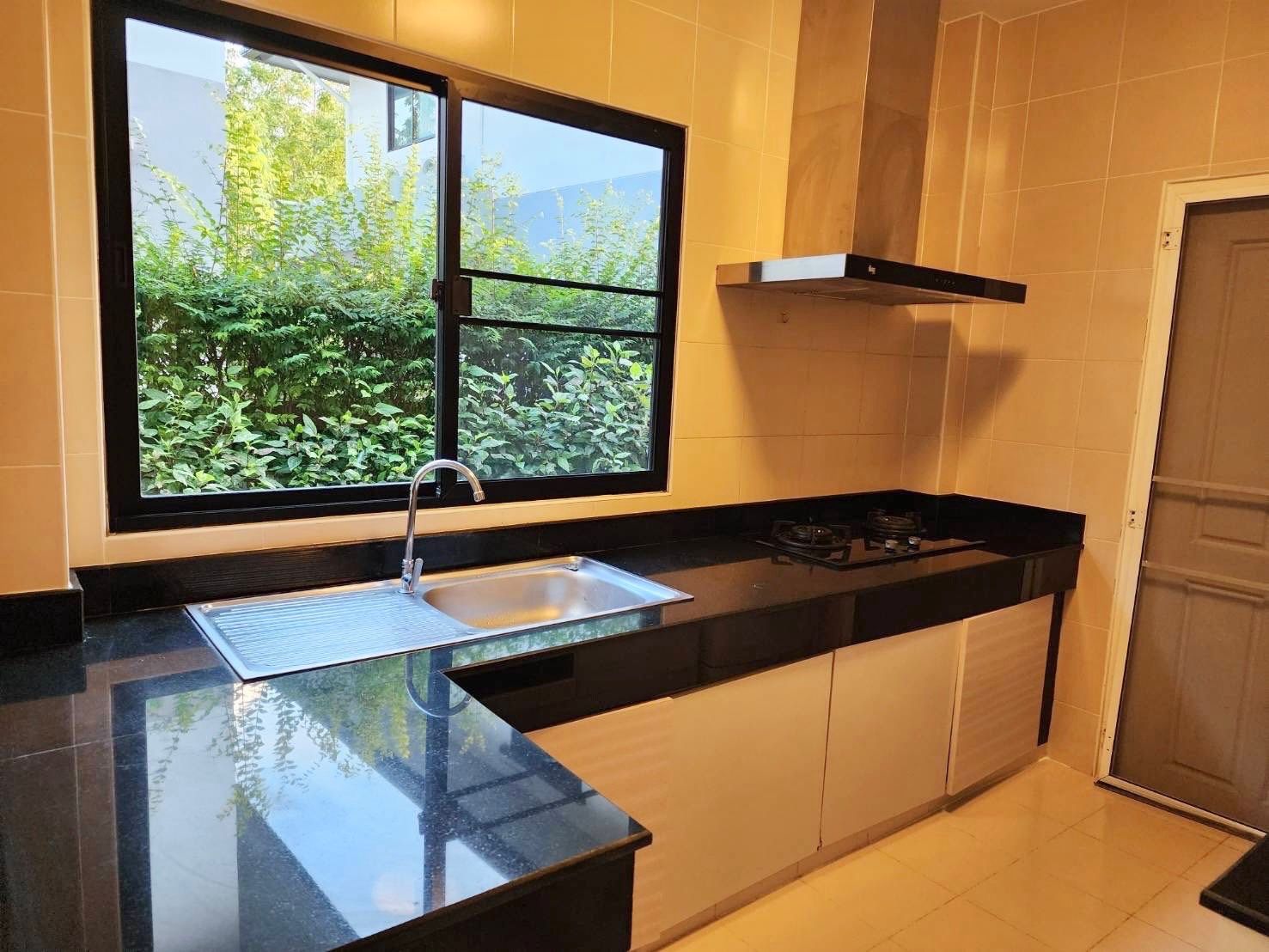 Vararom Premium City Hall - Image 5