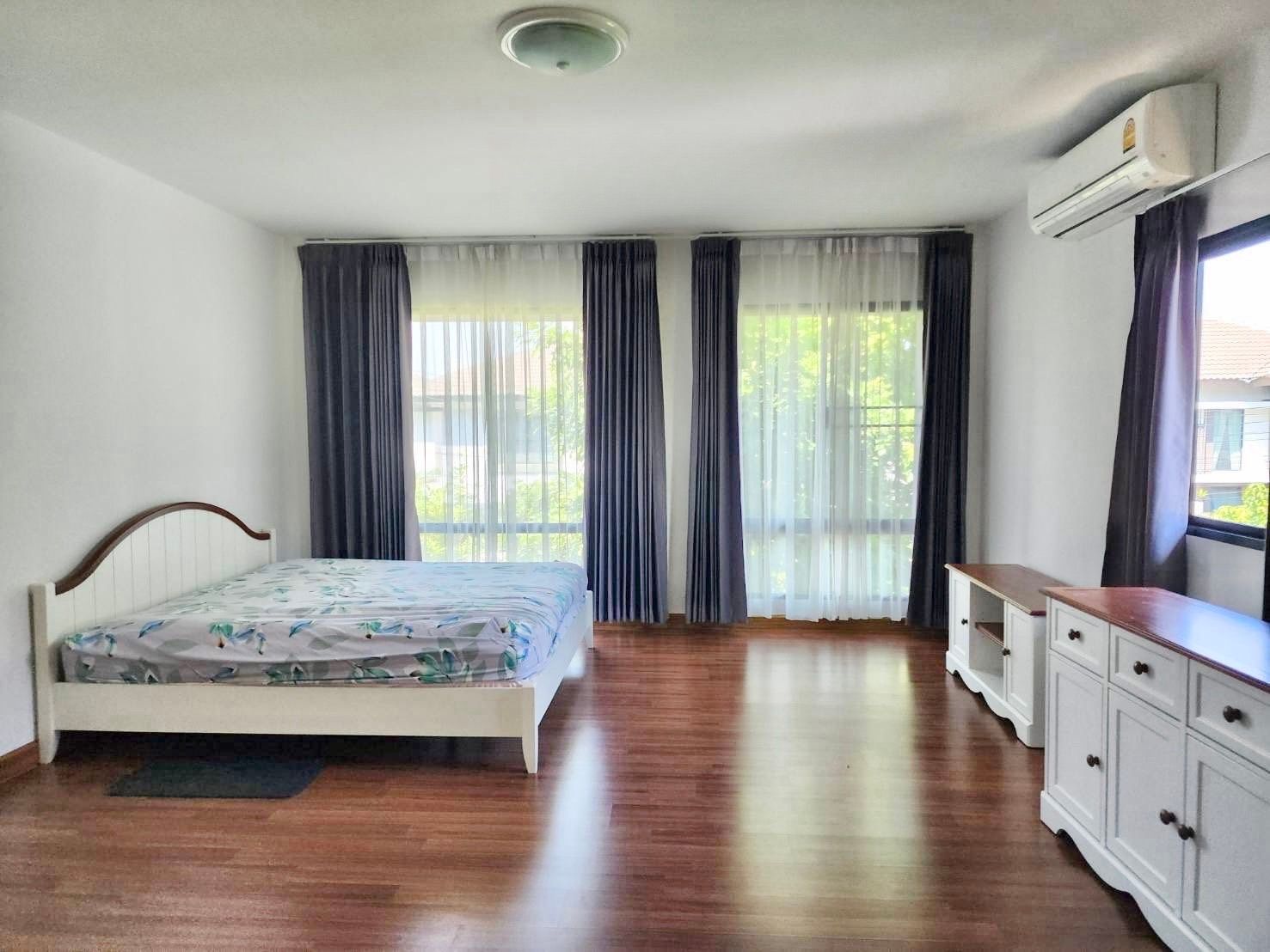 Vararom Premium City Hall - Image 8