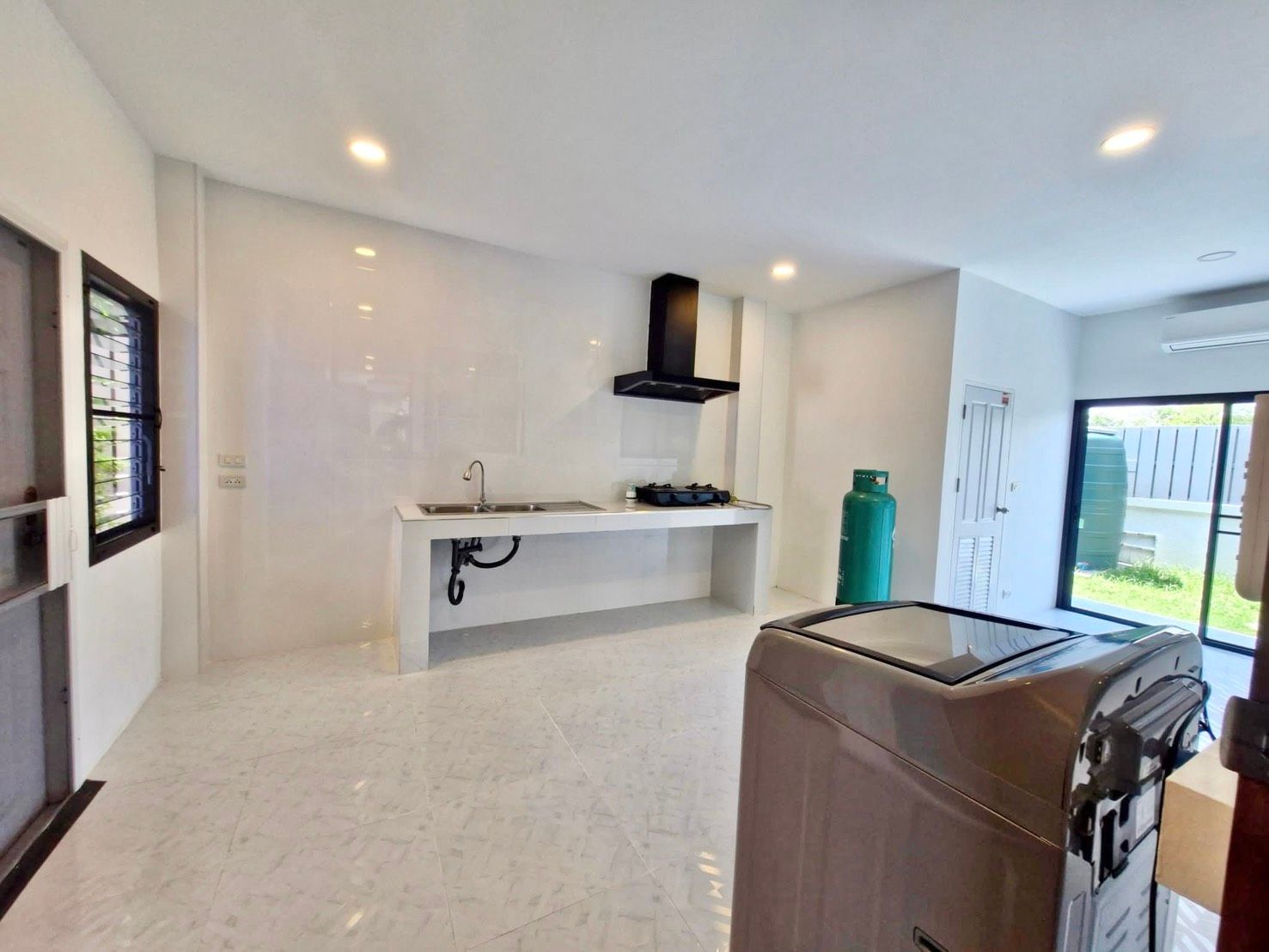 uploads/efe1bc97-da39-4732-9026-bc1cbf882b7a/638f9567-ad82-4e82-bed5-add42ab76391