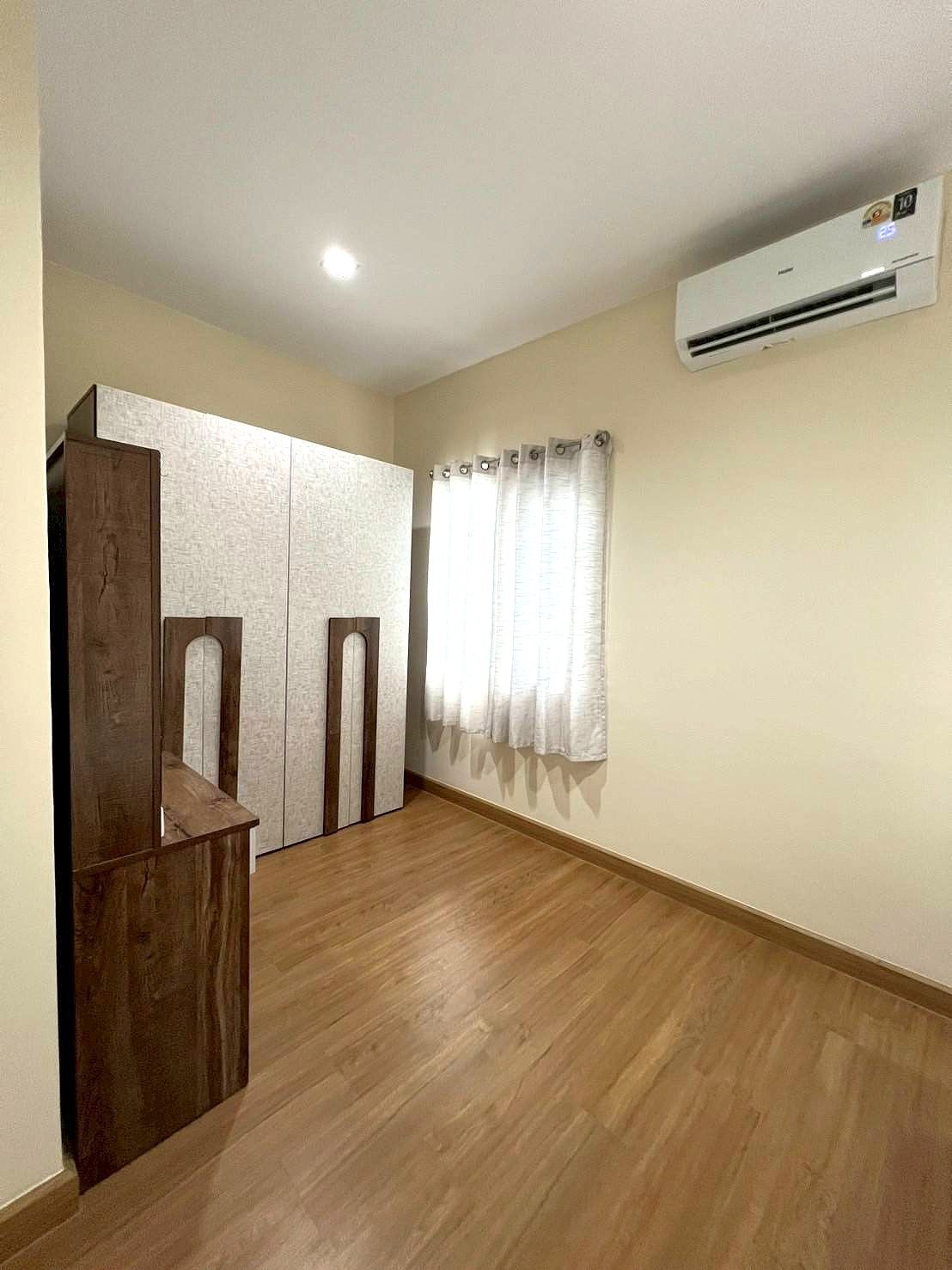 3 卧室 联排别墅 出租 在  - Image 12