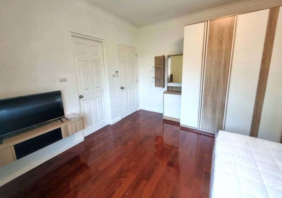 7 卧室 独立房屋 出售 在  - Image 9