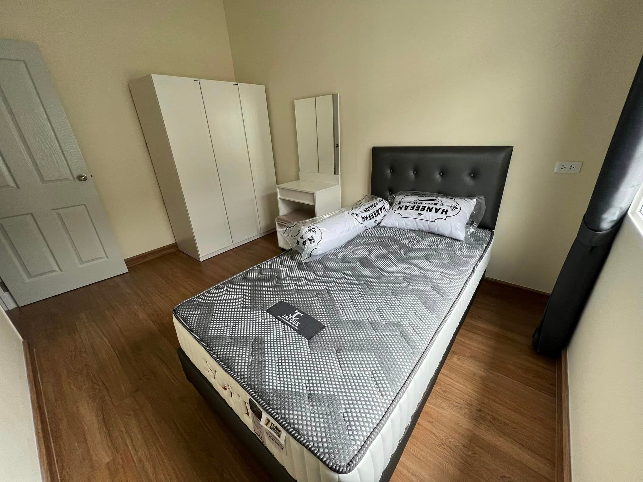 4 卧室 联排别墅 出租 在  - Image 10