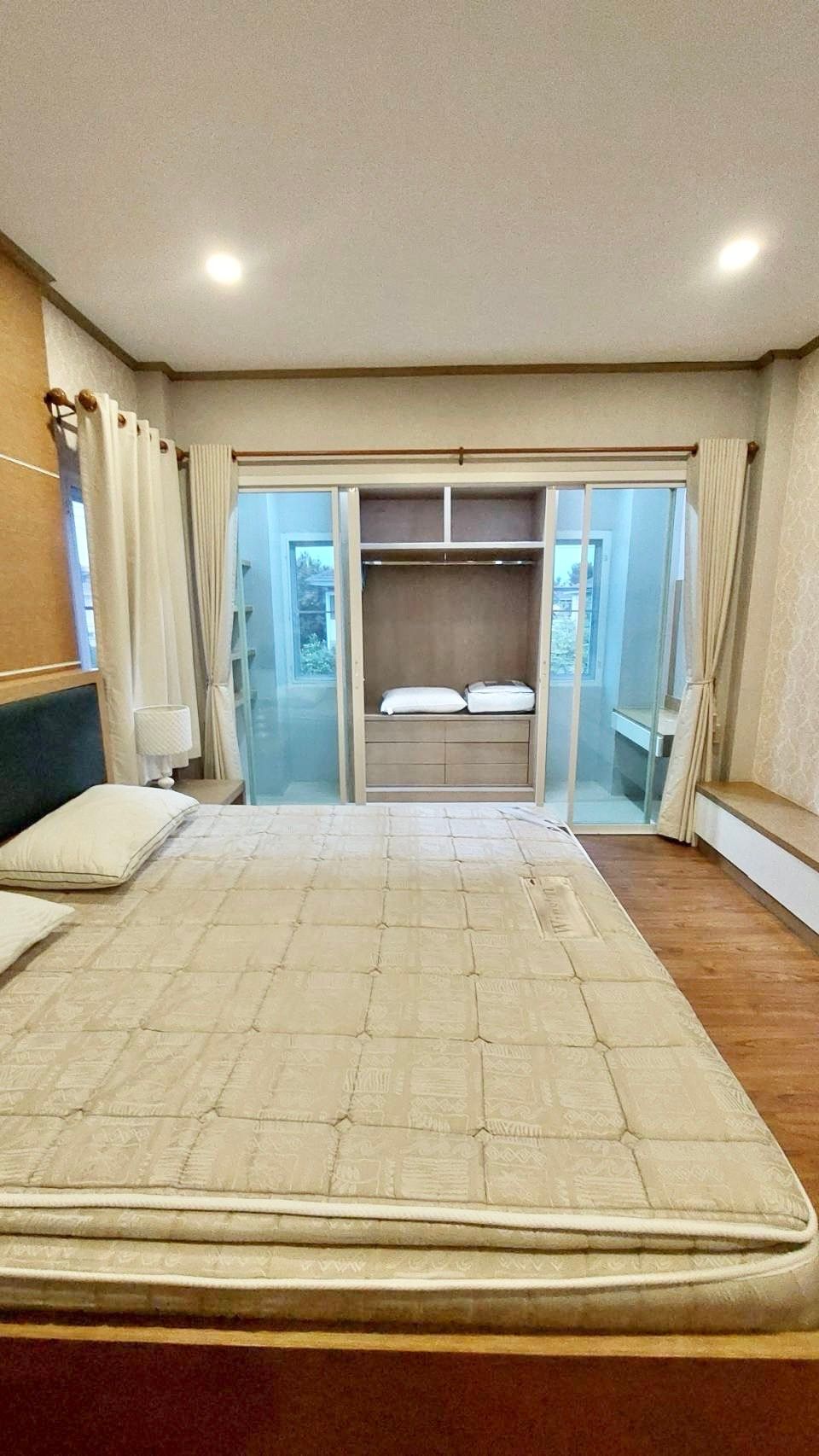 4 卧室 独立房屋 出租 在  - Image 11