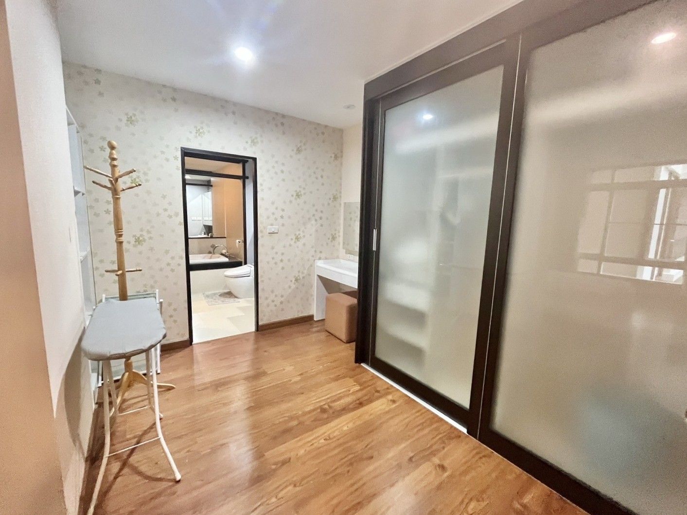 1 卧室 公寓 出租 在  - Image 5