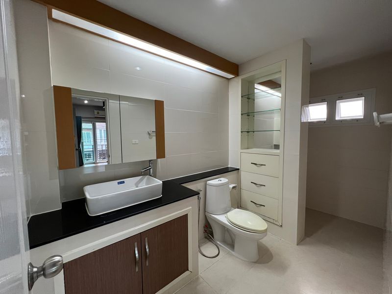 4 卧室 独立房屋 出租 在  - Image 8