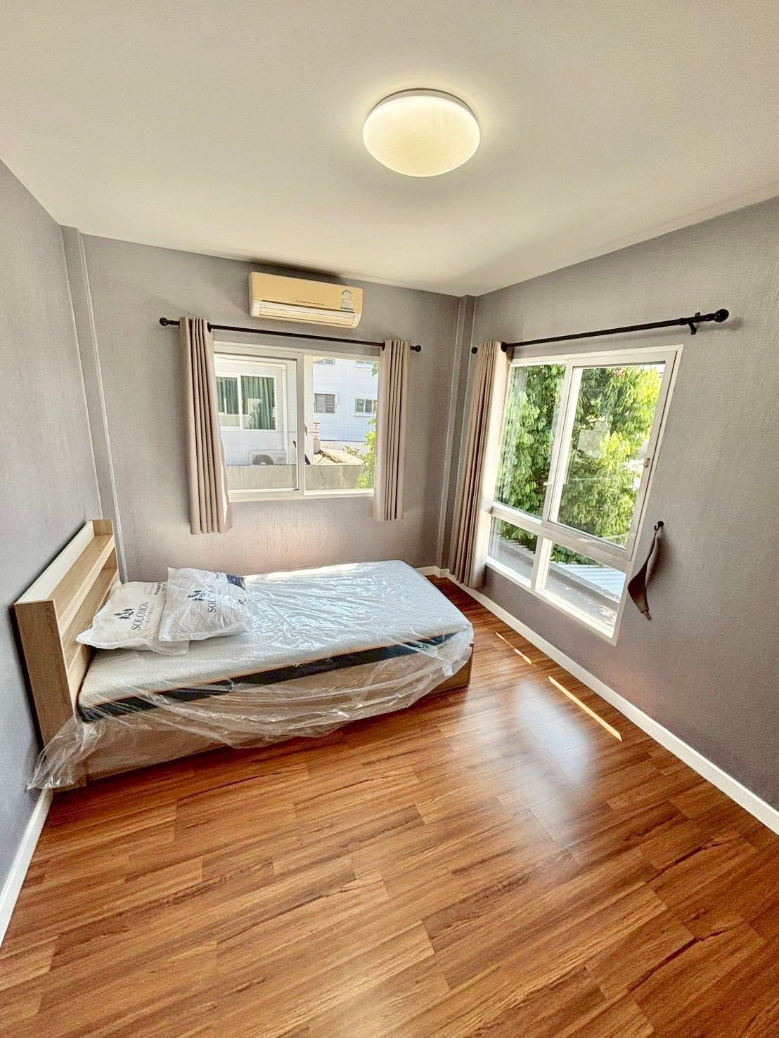 Siwalee Meechok - Image 8