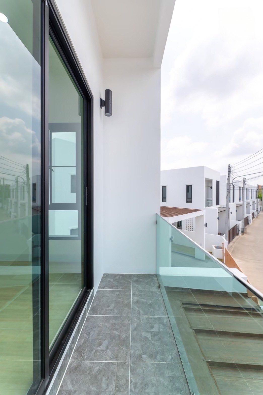 3 Bedroom House For Rent in San Phak Wan, Hang Dong, Chiang Mai - Image 9