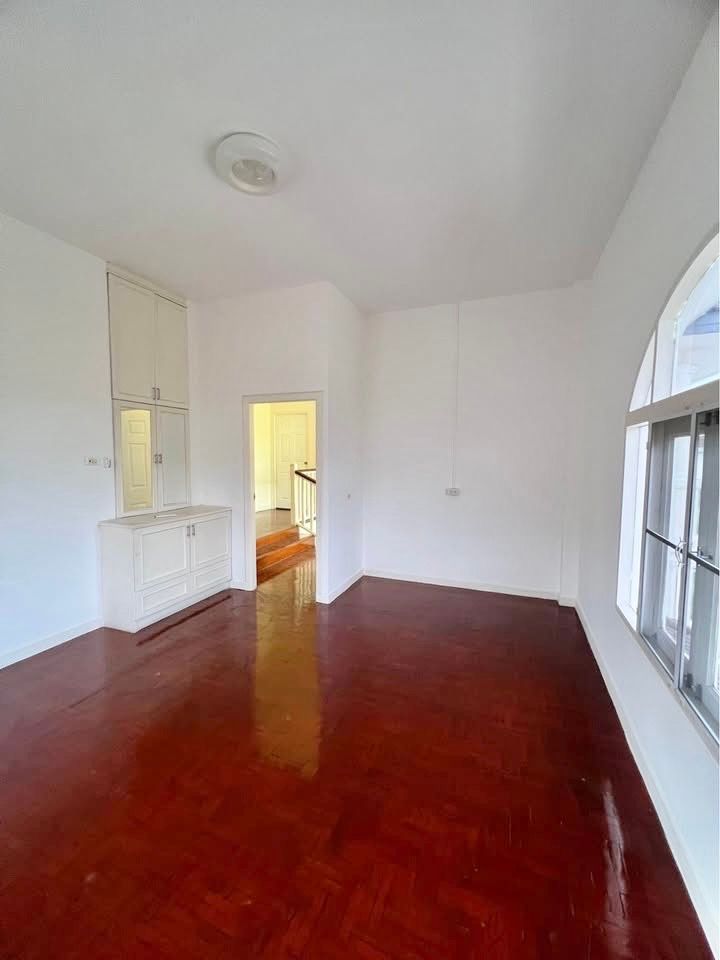 4 卧室 独立房屋 出租 在  - Image 16