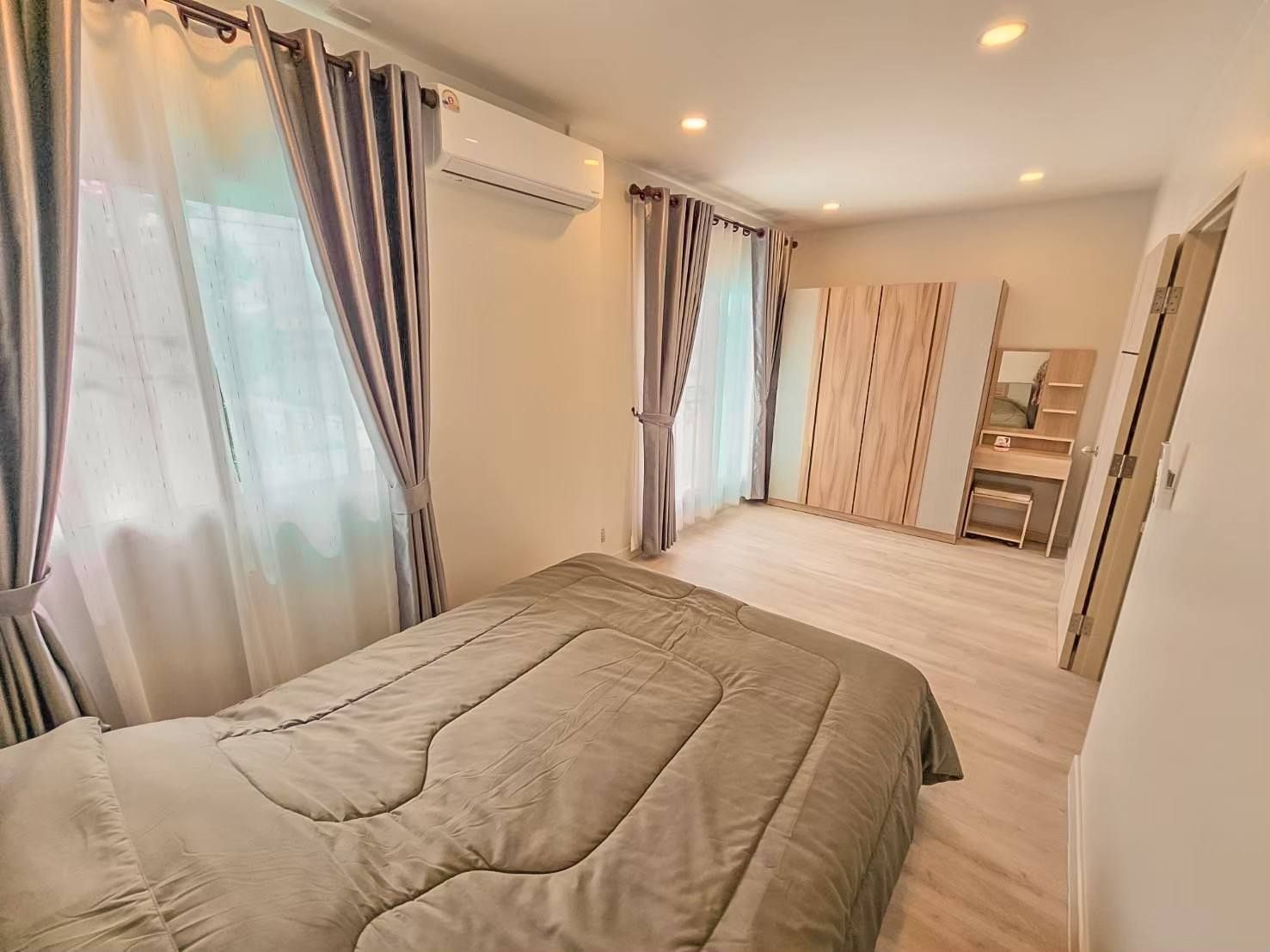 3 卧室 联排别墅 出租 在  - Image 8