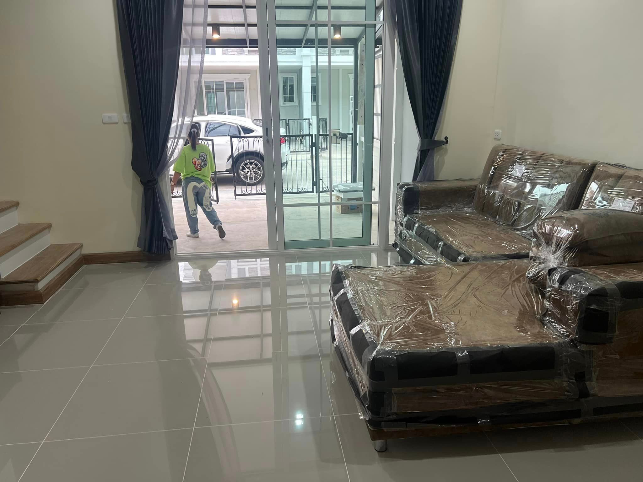 4 卧室 联排别墅 出租 在  - Image 5