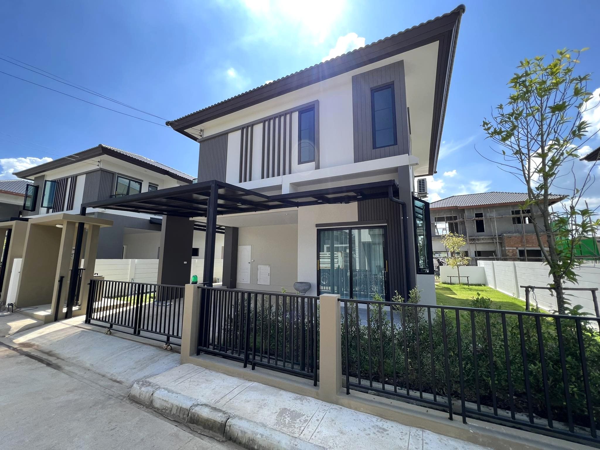 Ploenchit Collina - Image 1