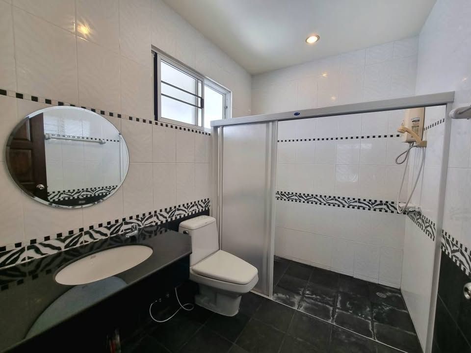 5 卧室 独立房屋 出租 在  - Image 20