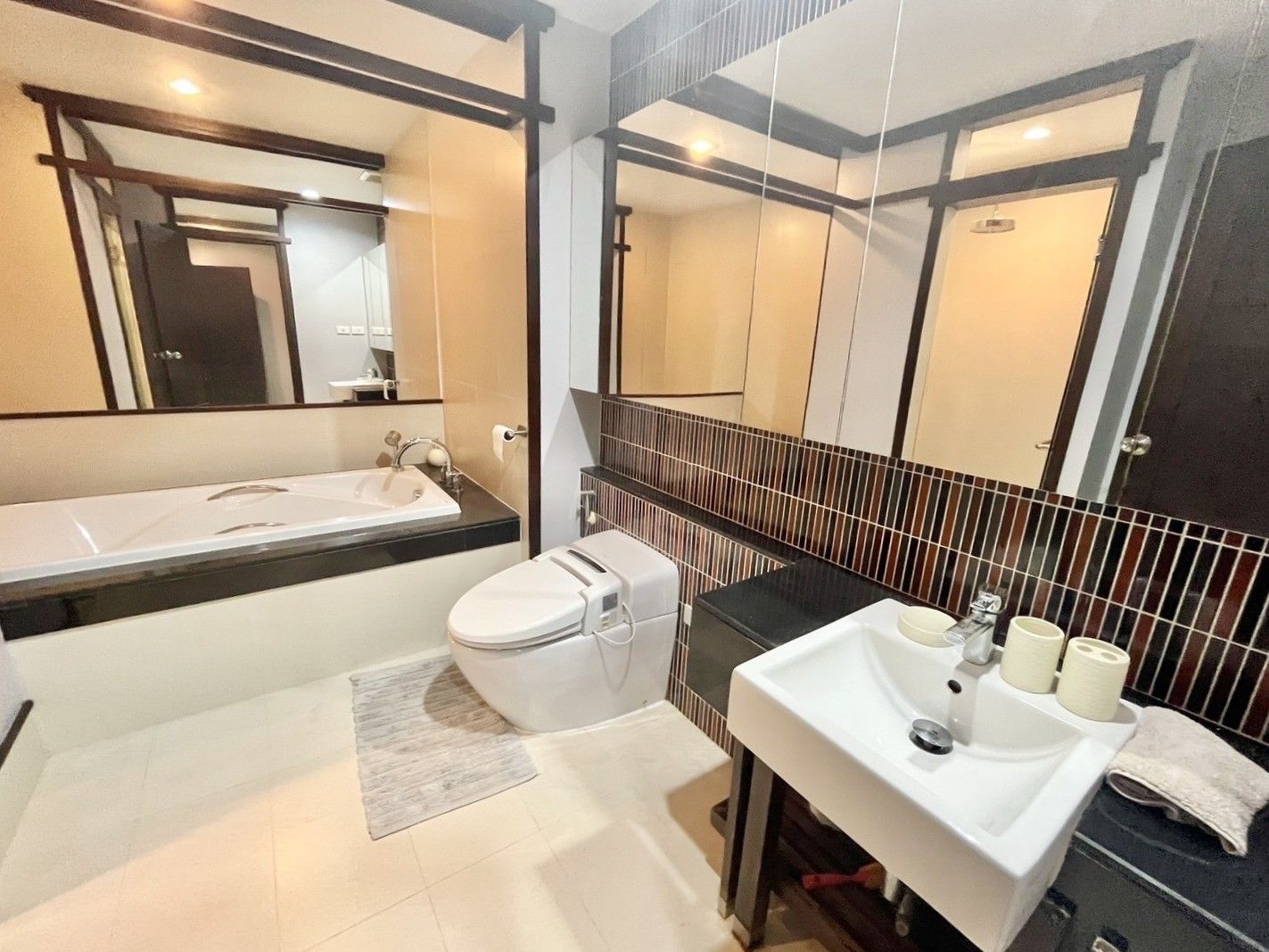 1 卧室 公寓 出租 在  - Image 6