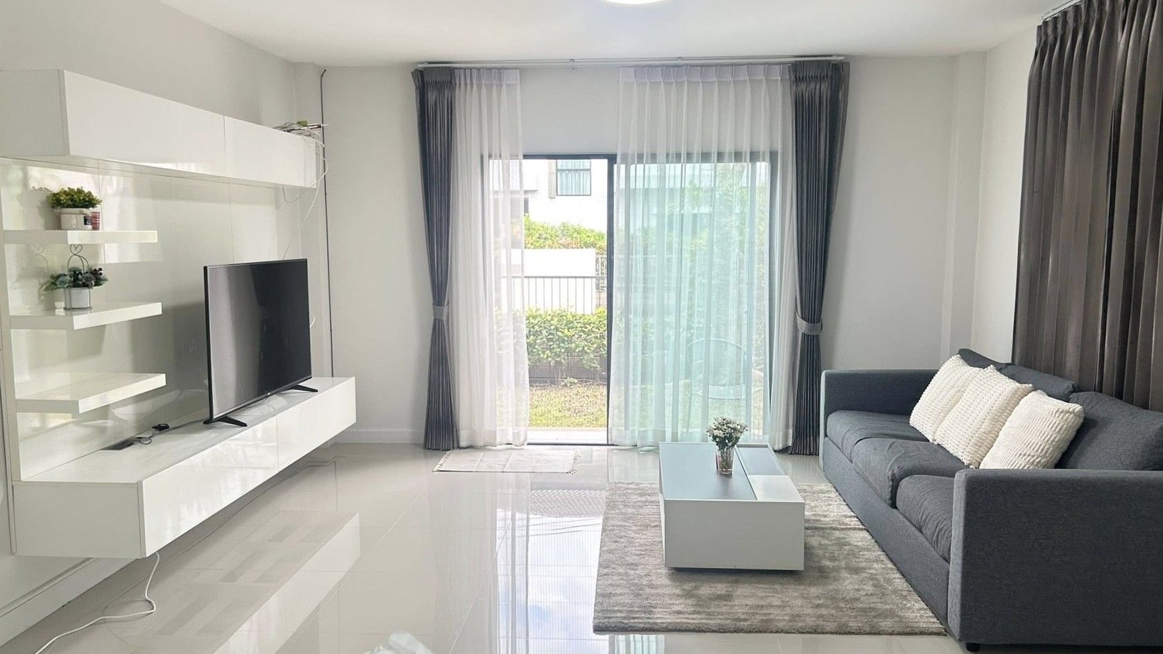 Vararom Premium City Hall - Image 2