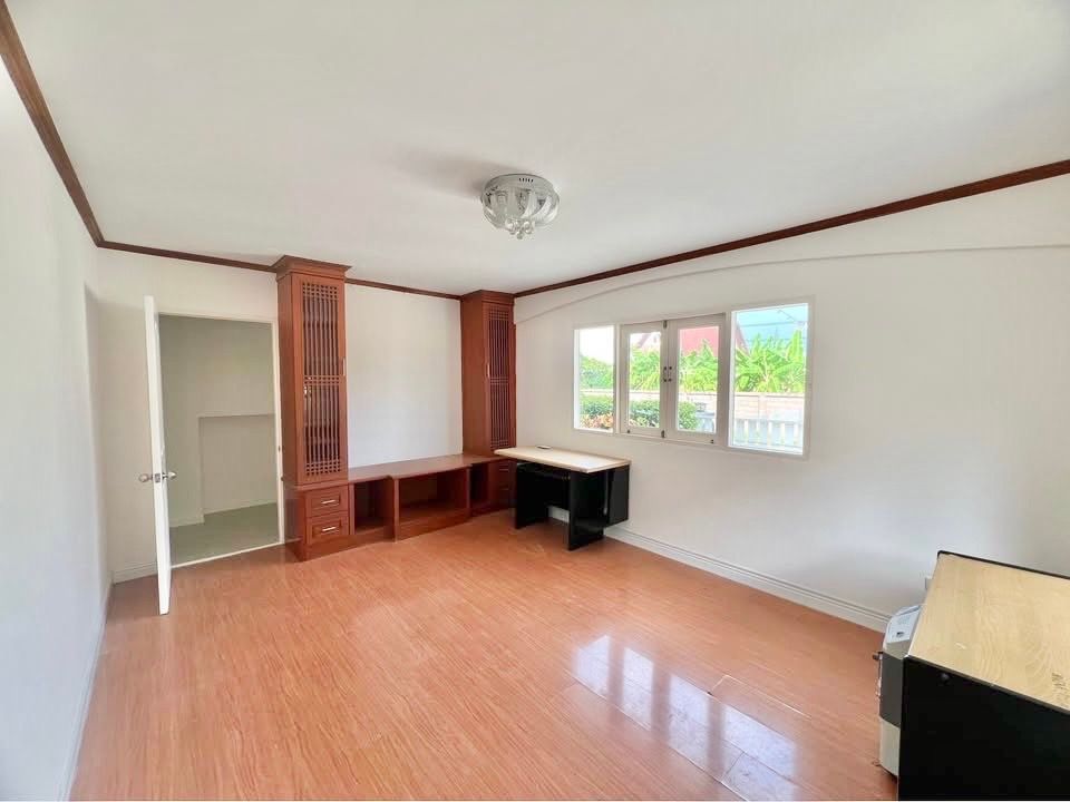 4 卧室 独立房屋 出租 在  - Image 11