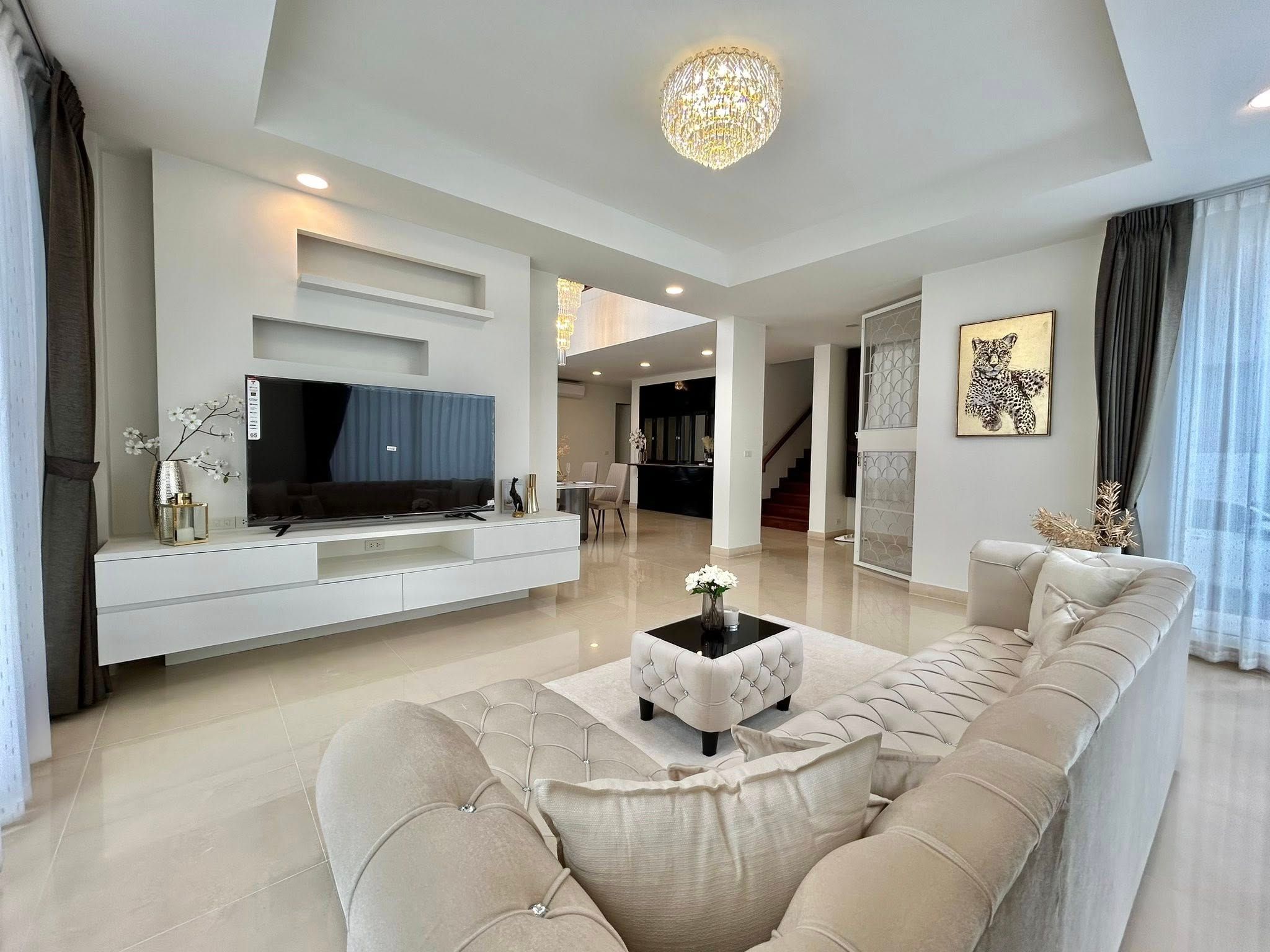 5 卧室 独立房屋 出租 在  - Image 1