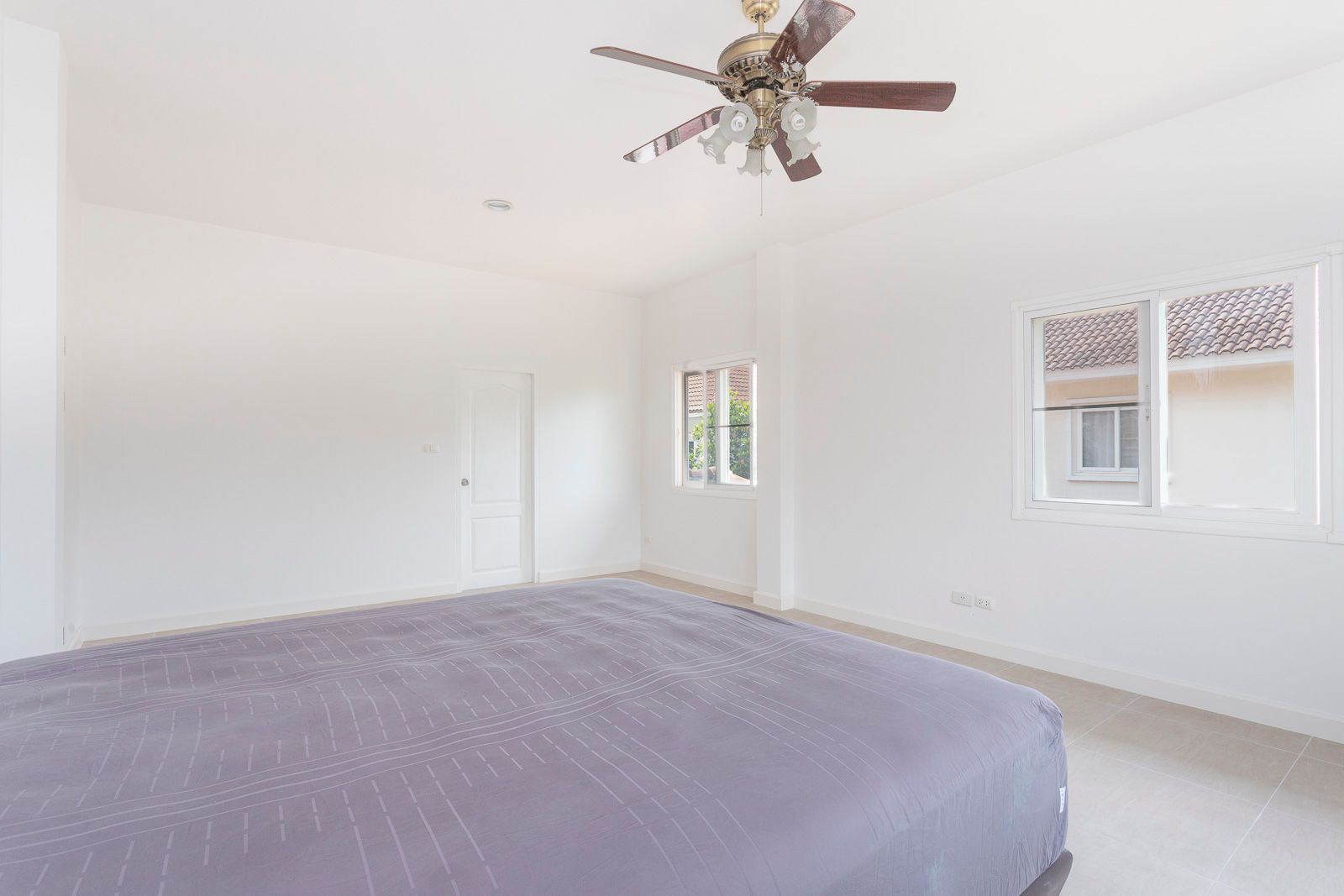 3 卧室 独立房屋 出售 在  - Image 12