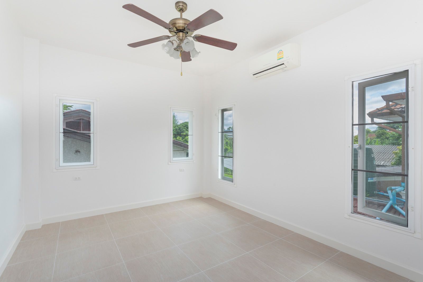 3 卧室 独立房屋 出售 在  - Image 21