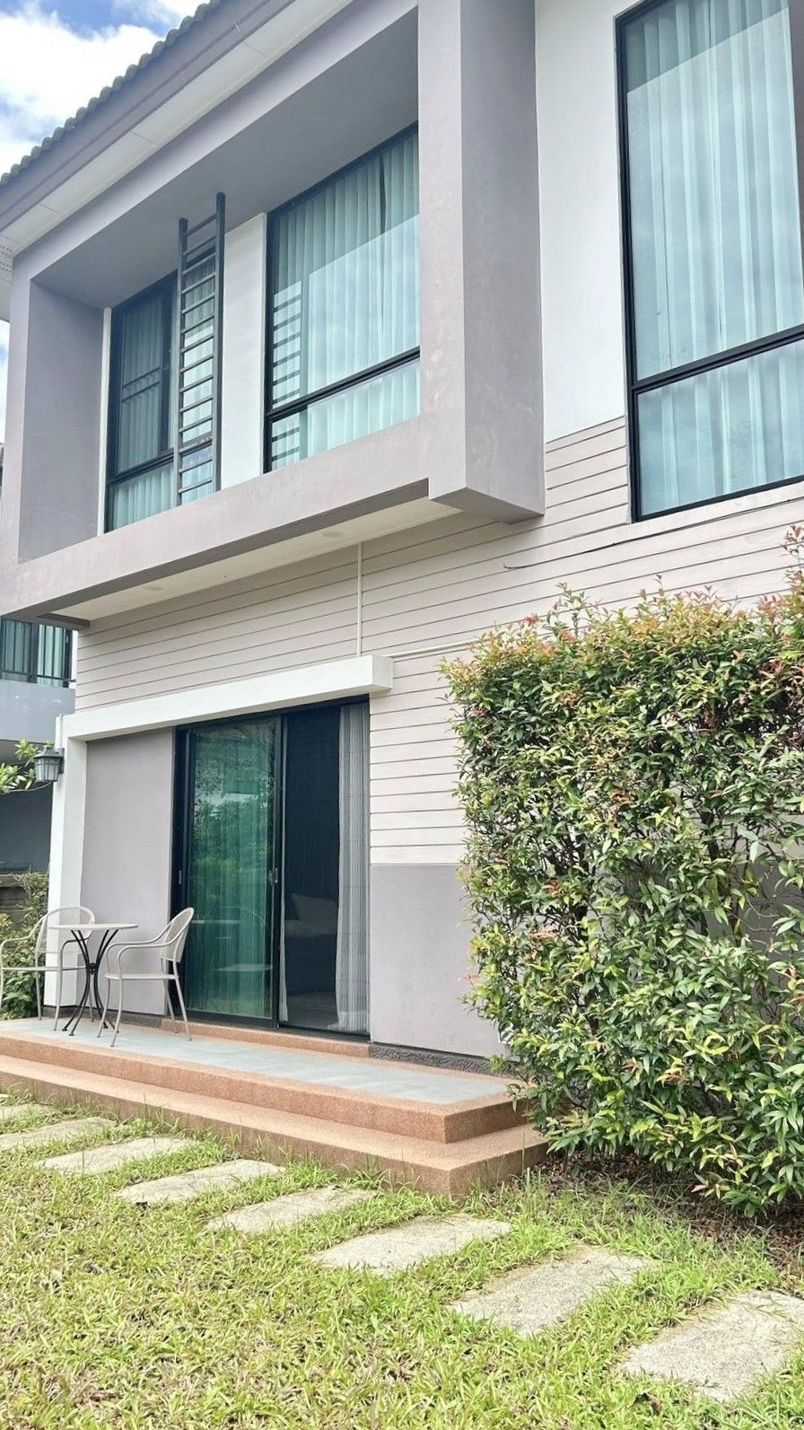 Vararom Premium City Hall - Image 1