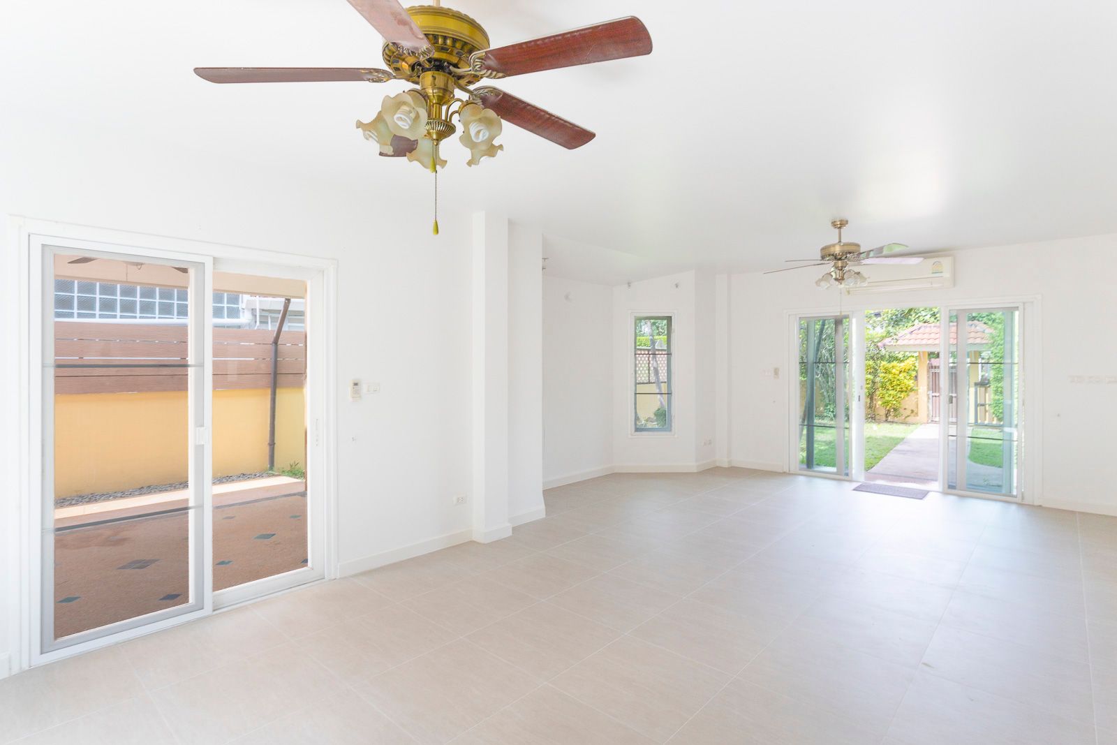 3 卧室 独立房屋 出售 在  - Image 5