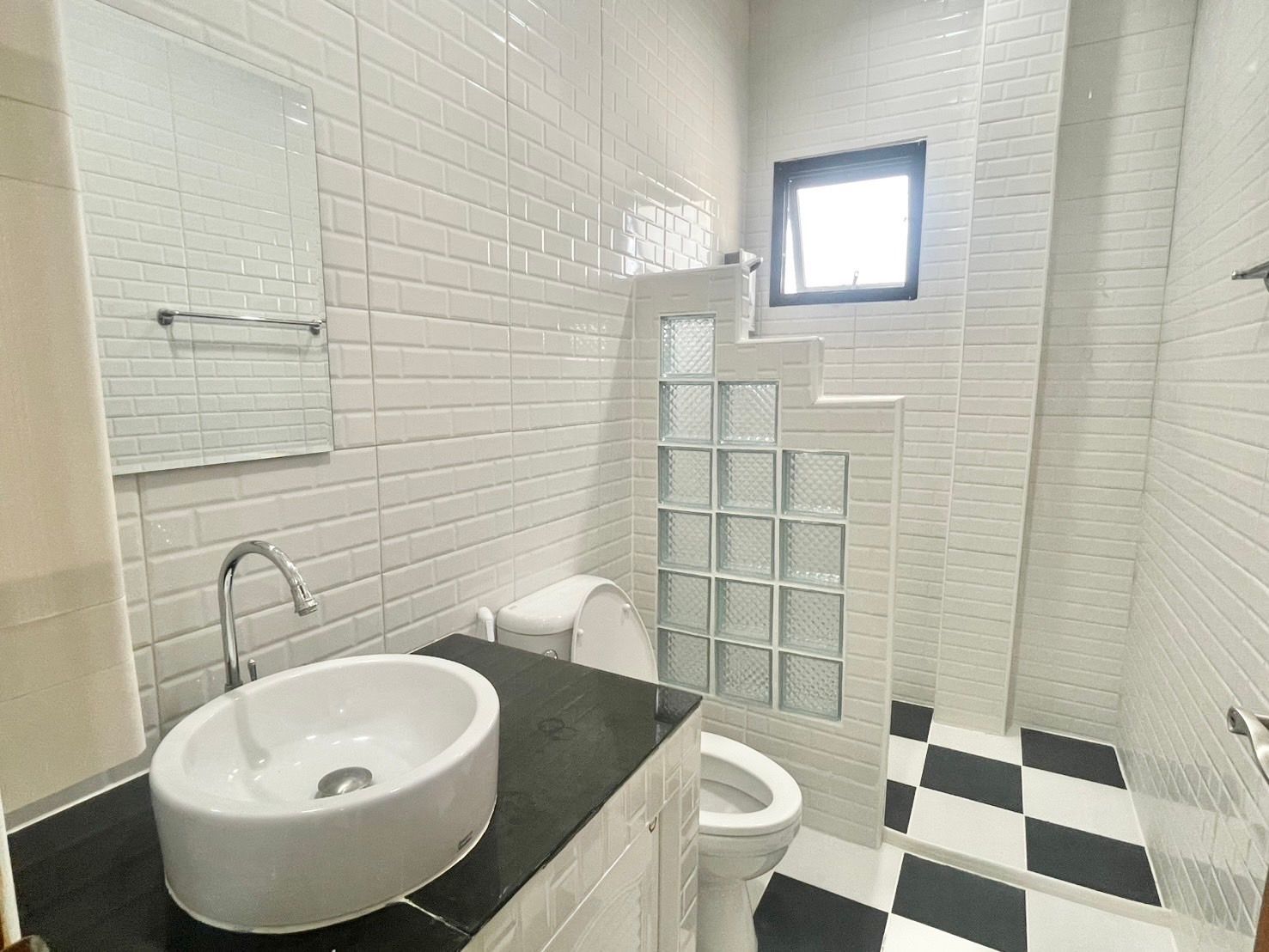 4 卧室 独立房屋 出租 在  - Image 20