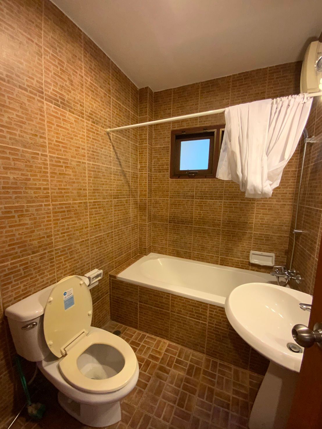 uploads/efe1bc97-da39-4732-9026-bc1cbf882b7a/93a6b7ad-6bee-4ab2-8aae-61971b43dc0e