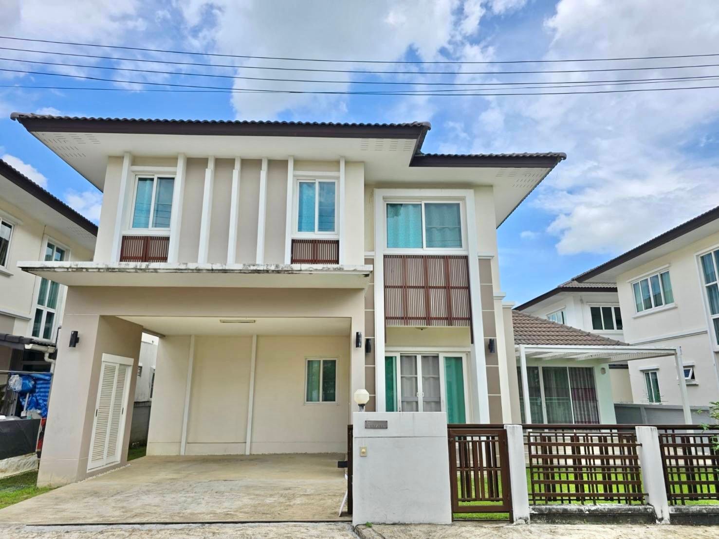 เดอะ แกรนด์ วิลเลจ - Image 1