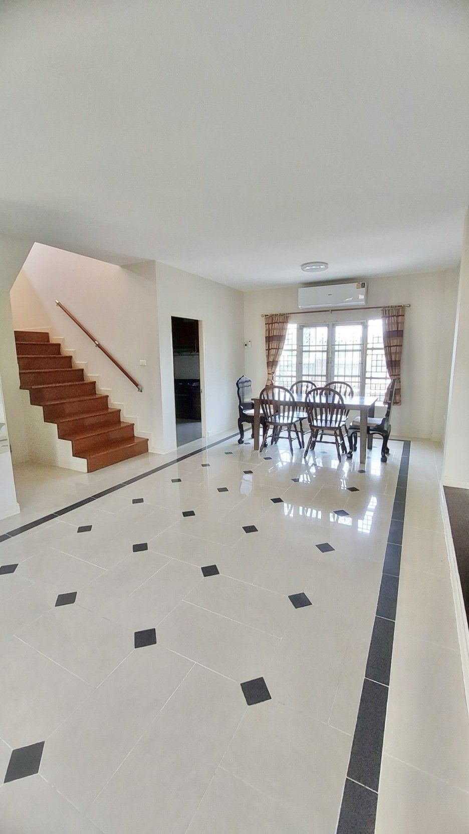 4 卧室 独立房屋 出租 在  - Image 4