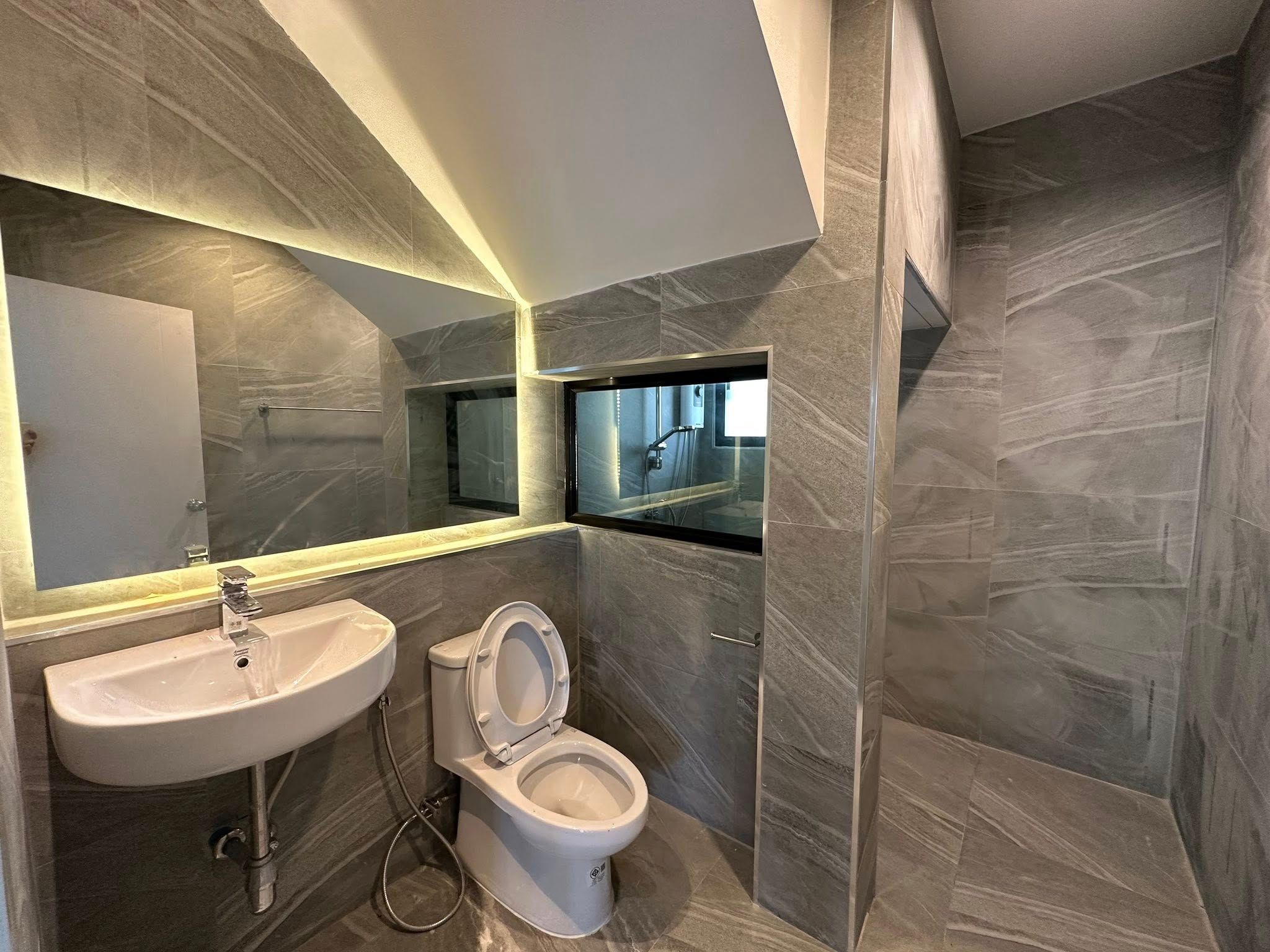 Ploenchit Collina - Image 10