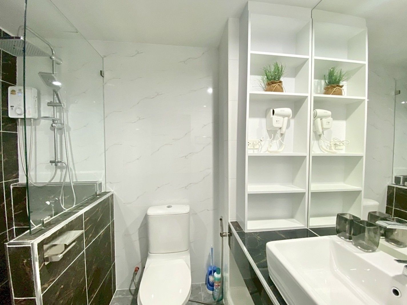 3 卧室 公寓 出租 在  - Image 12