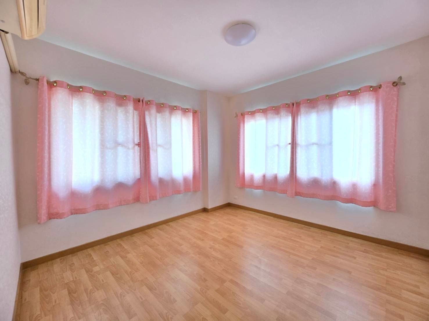 เดอะ แกรนด์ วิลเลจ - Image 13