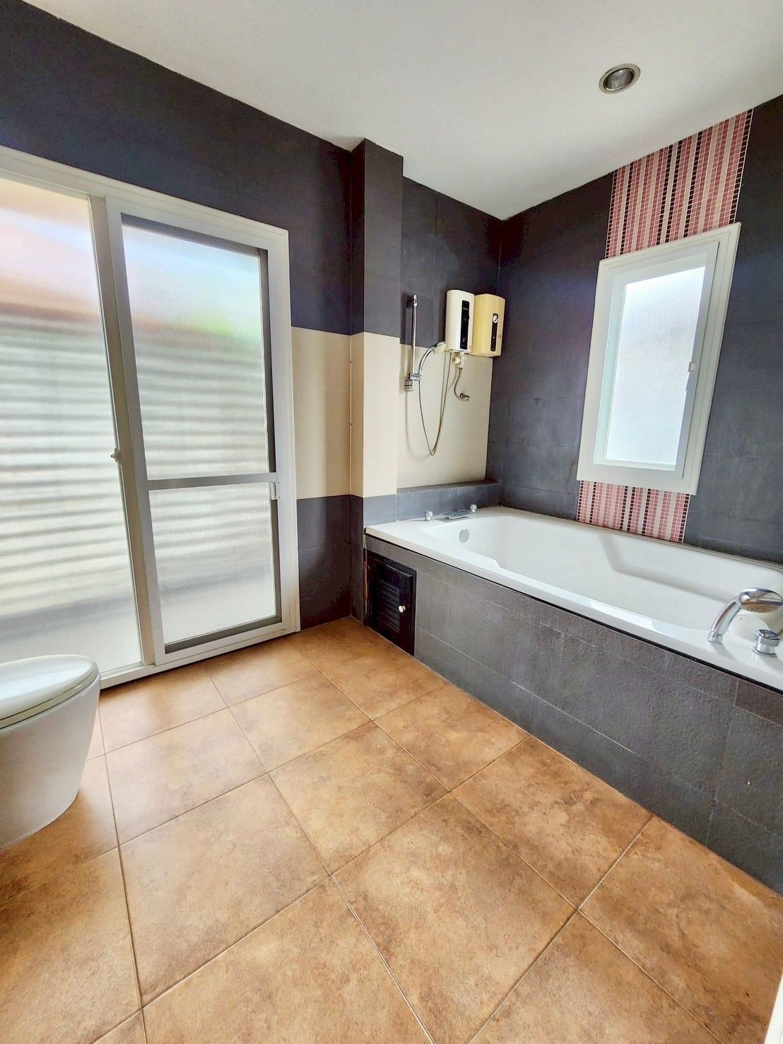 uploads/efe1bc97-da39-4732-9026-bc1cbf882b7a/9a955b97-d814-4074-871d-5c97c1234a1f