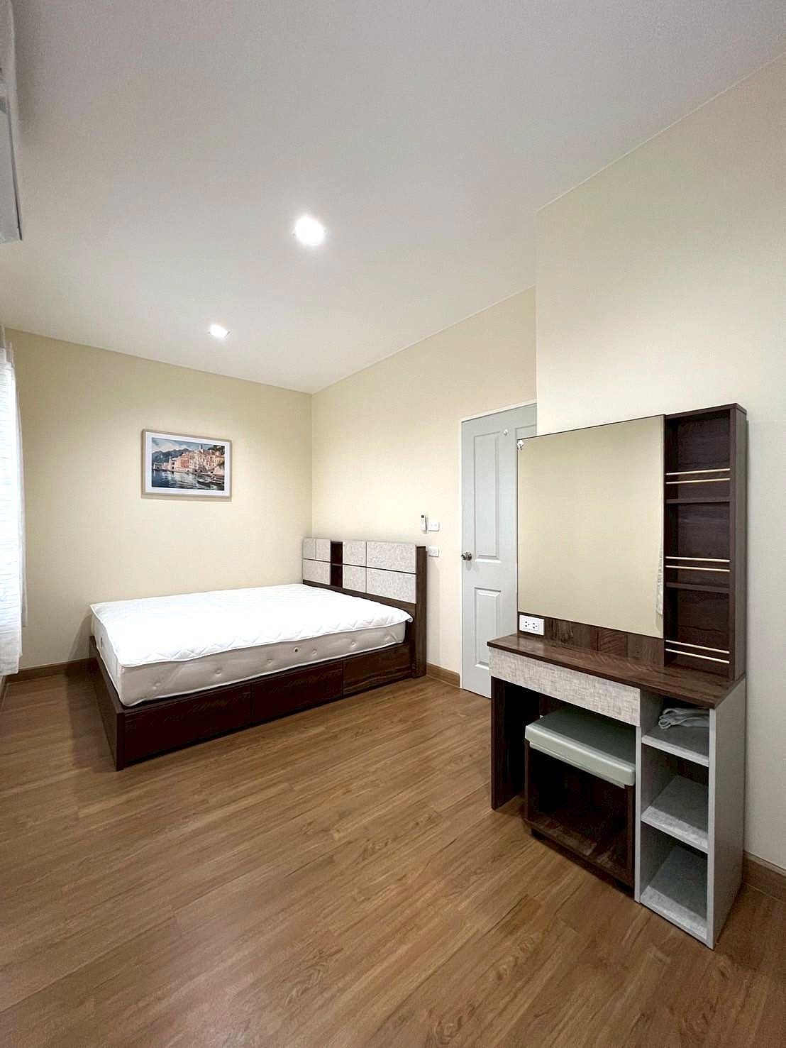 3 卧室 联排别墅 出租 在  - Image 11