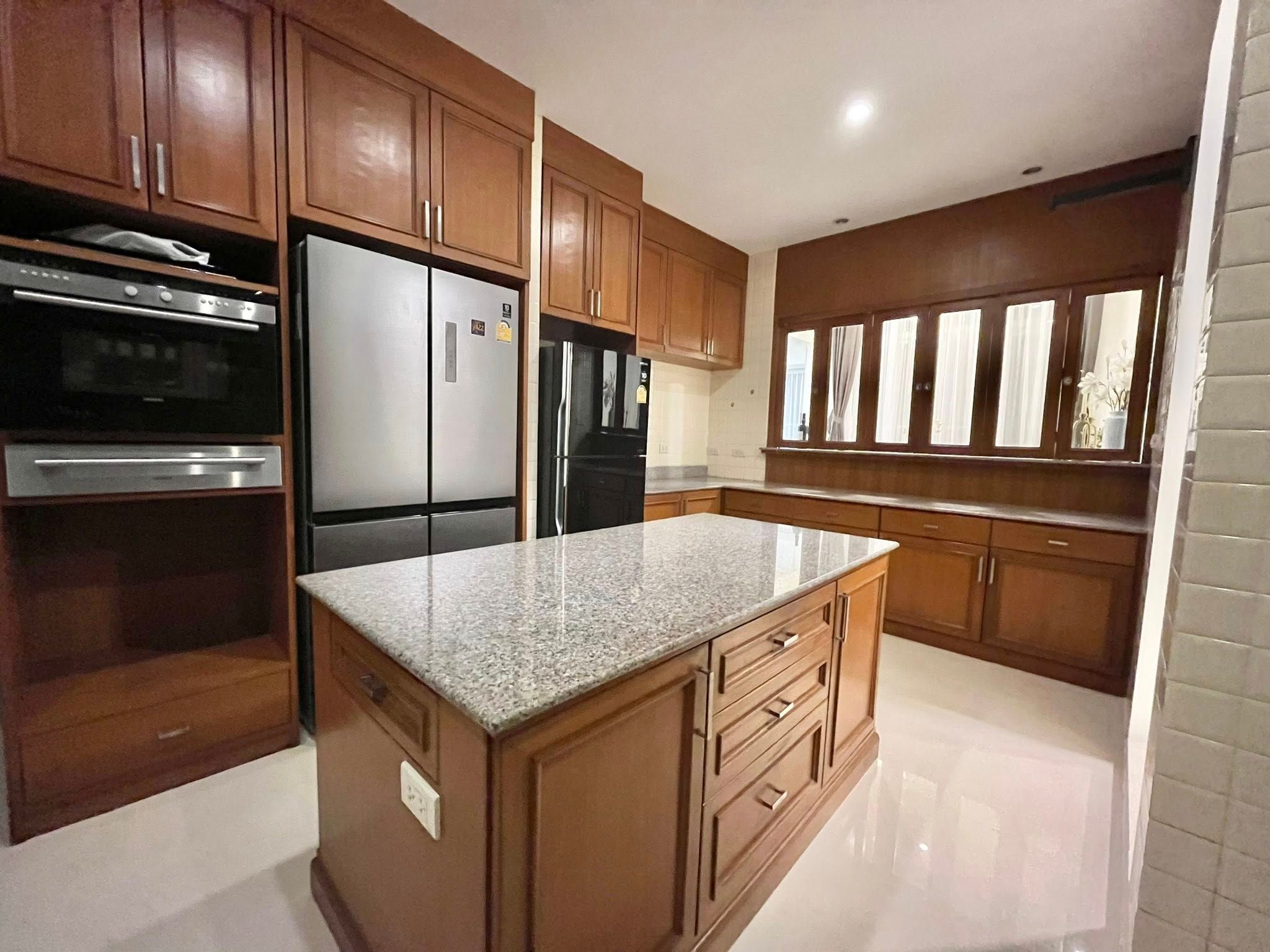 5 卧室 独立房屋 出租 在  - Image 3