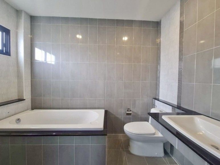 4 卧室 独立房屋 出租 在  - Image 11