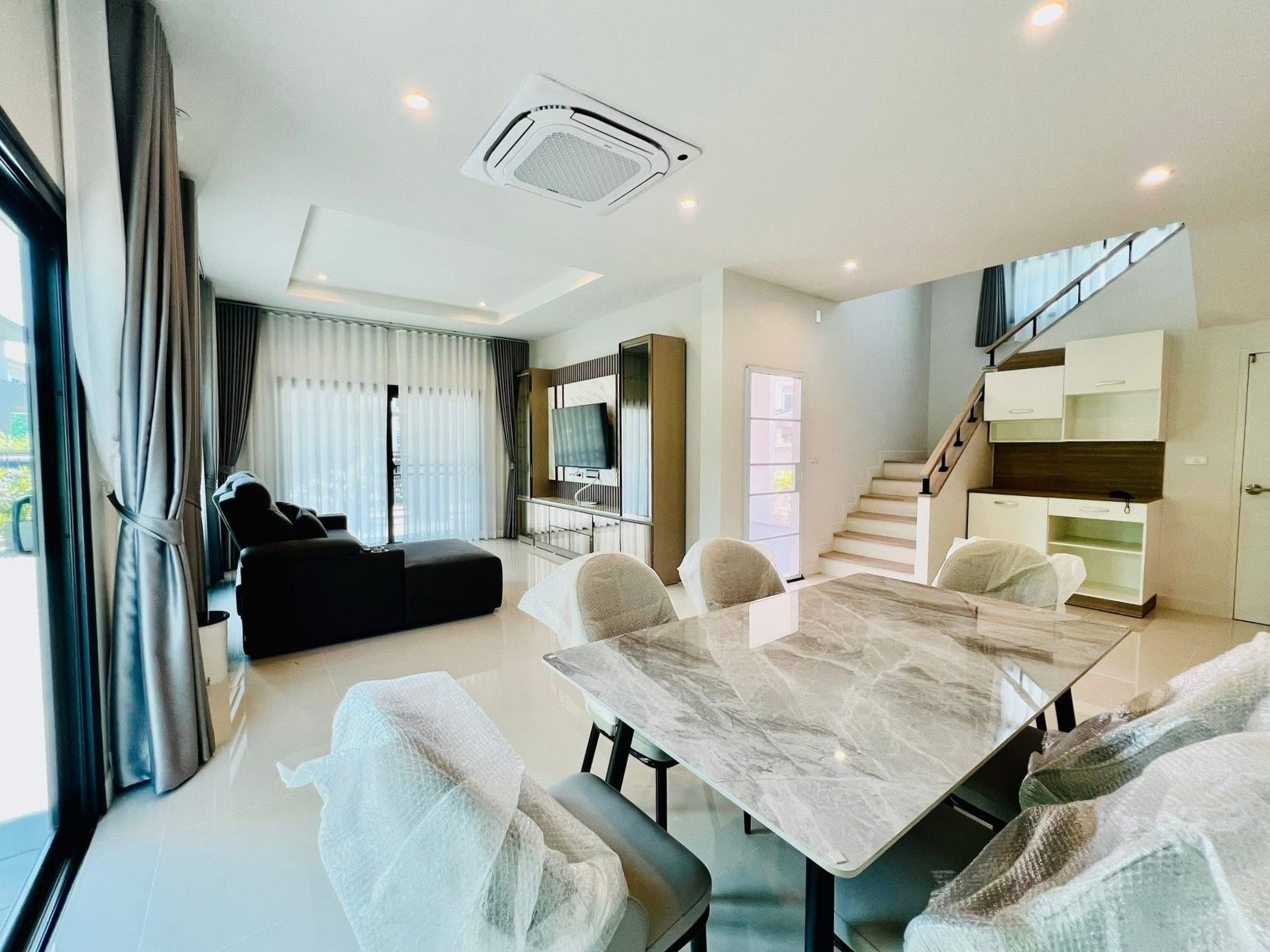 4 Bedroom House For Rent in San Klang, San Kamphaeng, Chiang Mai - Image 2