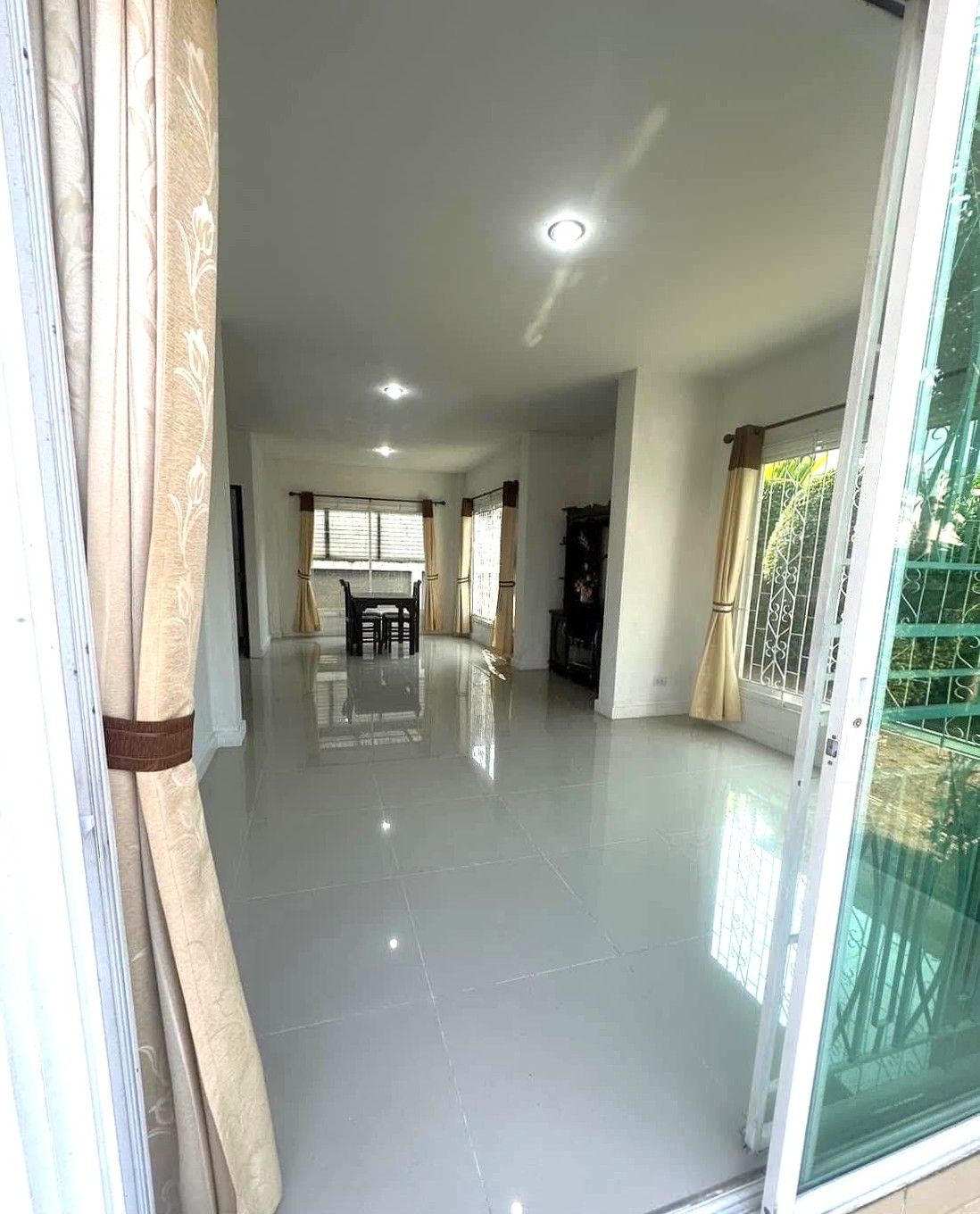 3 卧室 独立房屋 出租 在  - Image 2