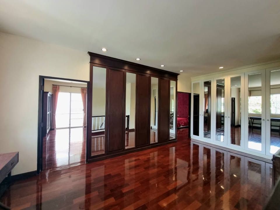 5 卧室 独立房屋 出租 在  - Image 11