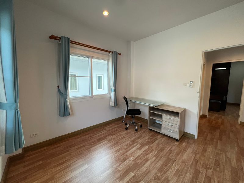 4 卧室 独立房屋 出租 在  - Image 11