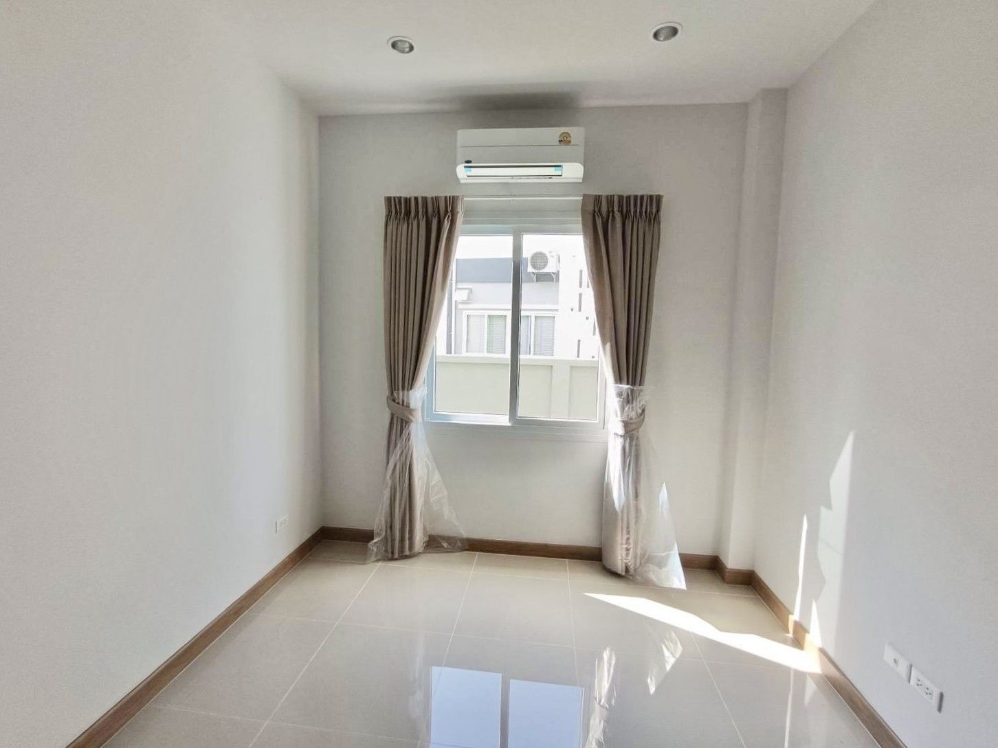 4 卧室 独立房屋 出租 在  - Image 9