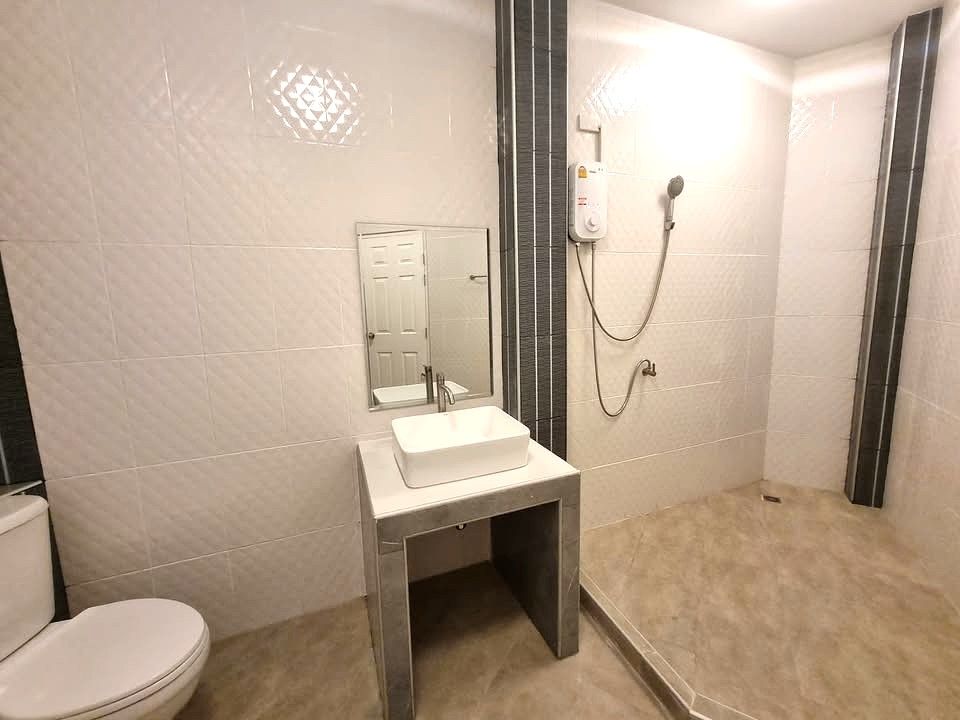 7 卧室 独立房屋 出售 在  - Image 13