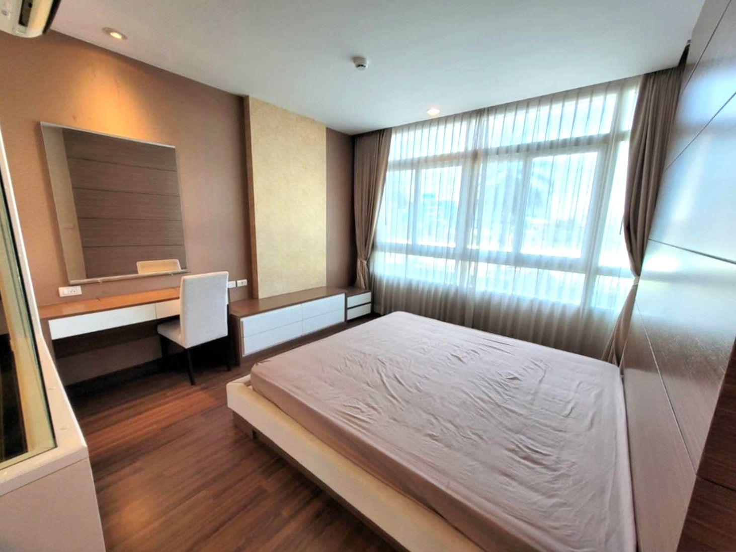 The Unique @Ruamchok - Image 2